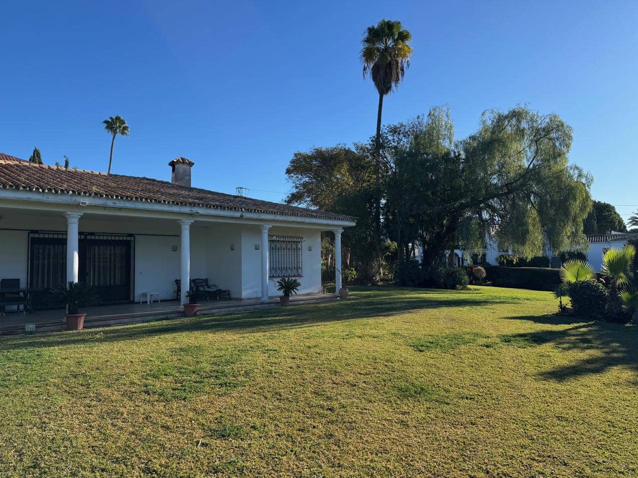 3 bedroom Villa for sale in El Paraiso with garage - € 1,375,000 (Ref: 9496417)