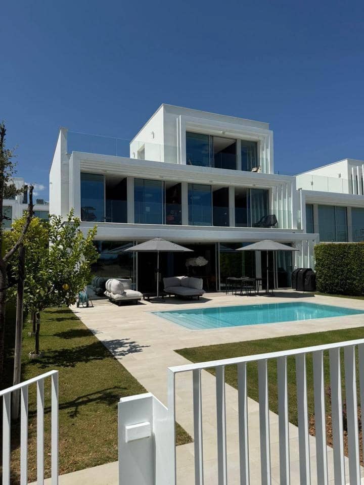 5 chambre Villa/Maison à vendre à Sotogrande avec piscine garage - 1 550 000 € (Ref: 9533126)