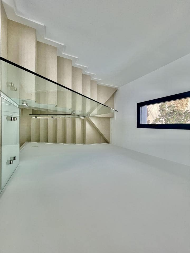 3 soveværelse Villa til salg i Estepona med swimmingpool garage - € 850.000 (Ref: 9536667)