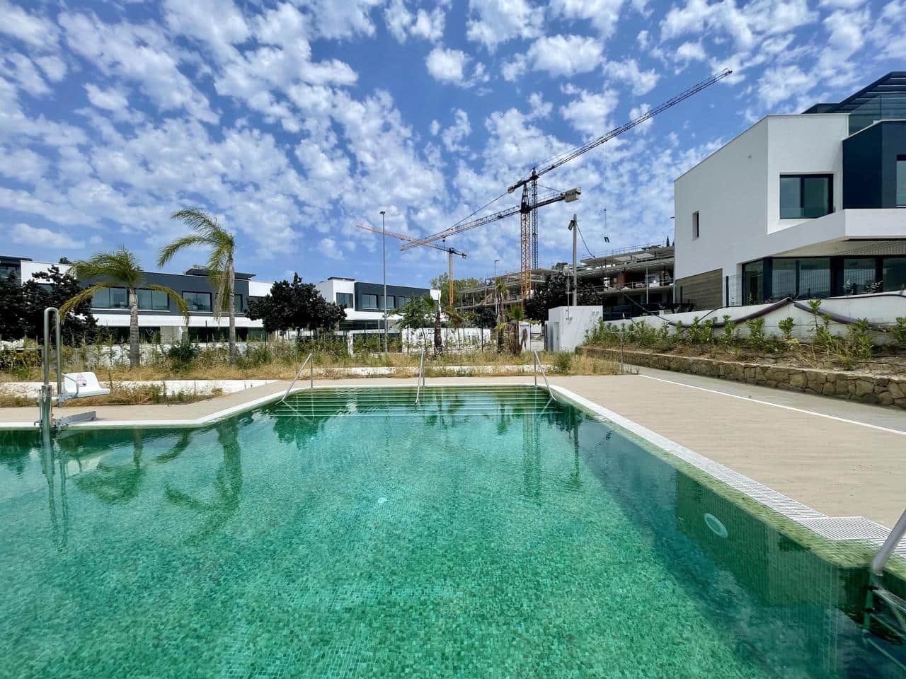 3 soveværelse Villa til salg i Estepona med swimmingpool garage - € 850.000 (Ref: 9536667)