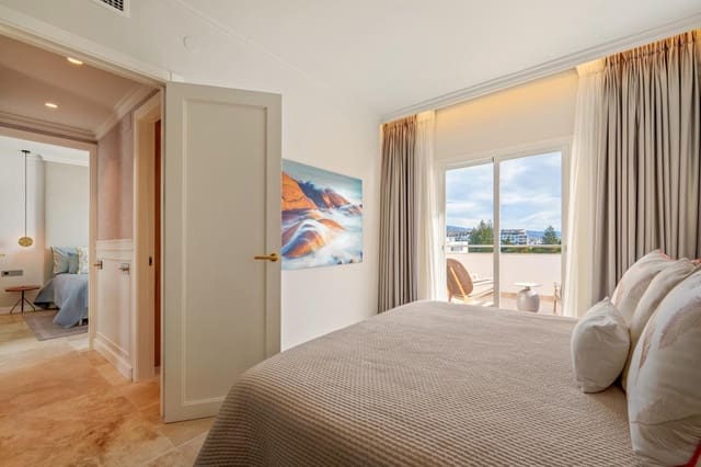 2 chambre Appartement à vendre à Puerto Banus, Marbella avec piscine garage - 1 995 000 € (Ref: 9542600)