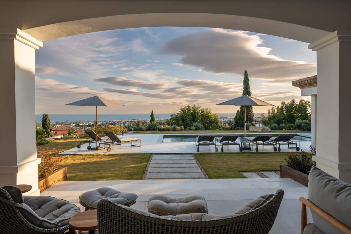 4 slaapkamer Villa te koop in Benahavis met zwembad garage - € 6.795.000 (Ref: 9547347)