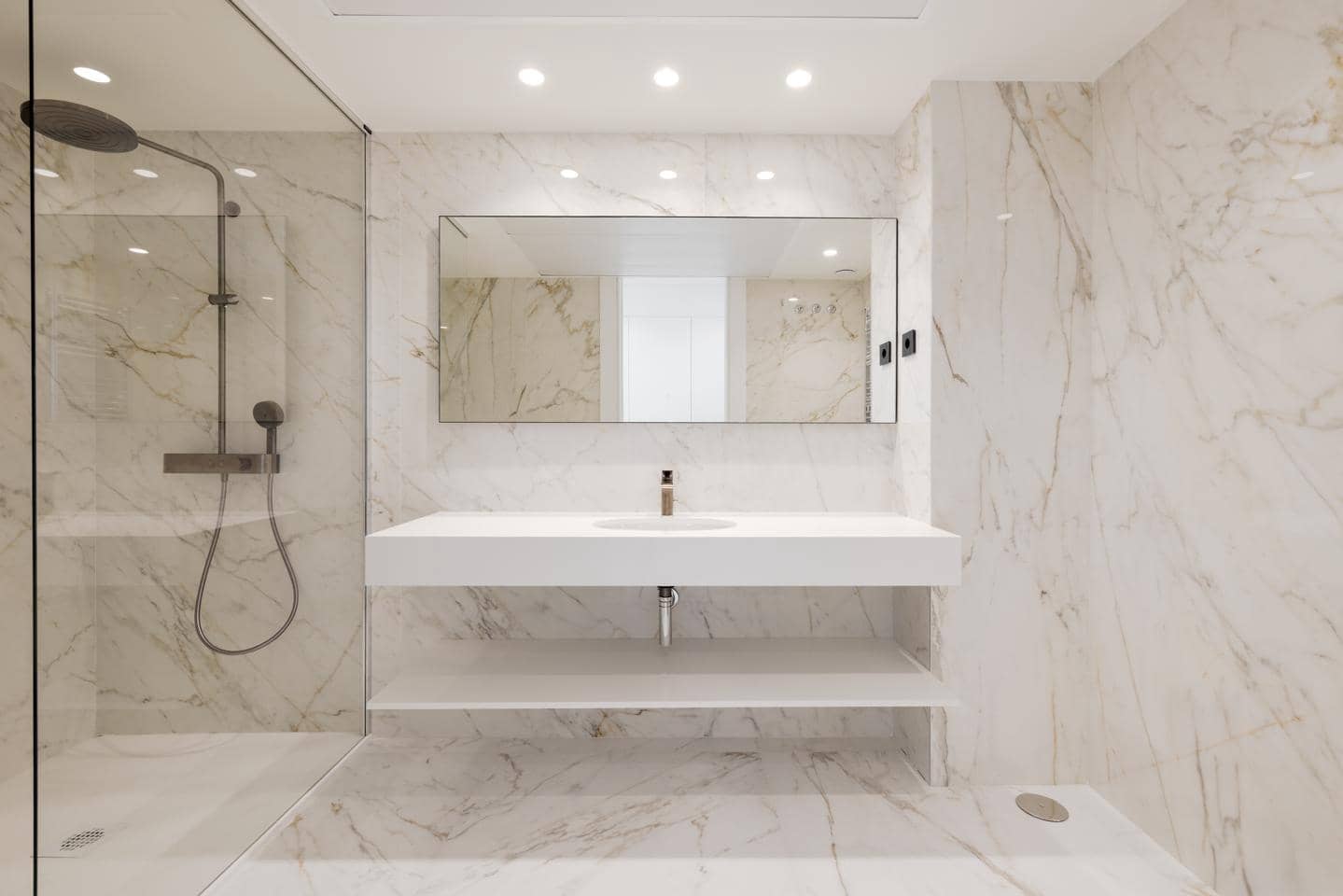 5 makuuhuone Asunto myytävänä paikassa Estepona mukana uima-altaan 
autotalli - 1 679 000 € (Ref: 9575150)