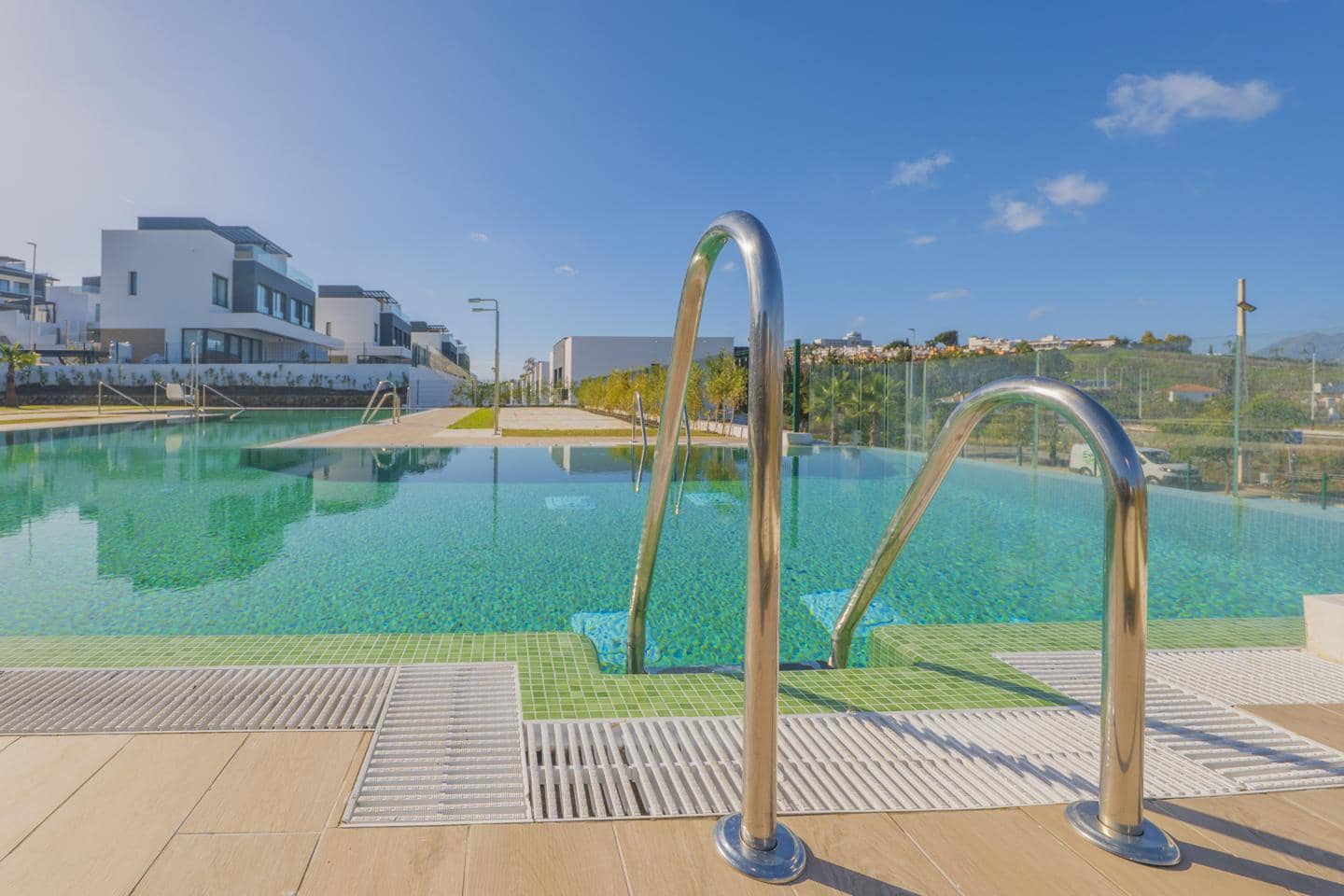 3 slaapkamer Villa te koop in Estepona met zwembad garage - € 1.050.000 (Ref: 9575359)