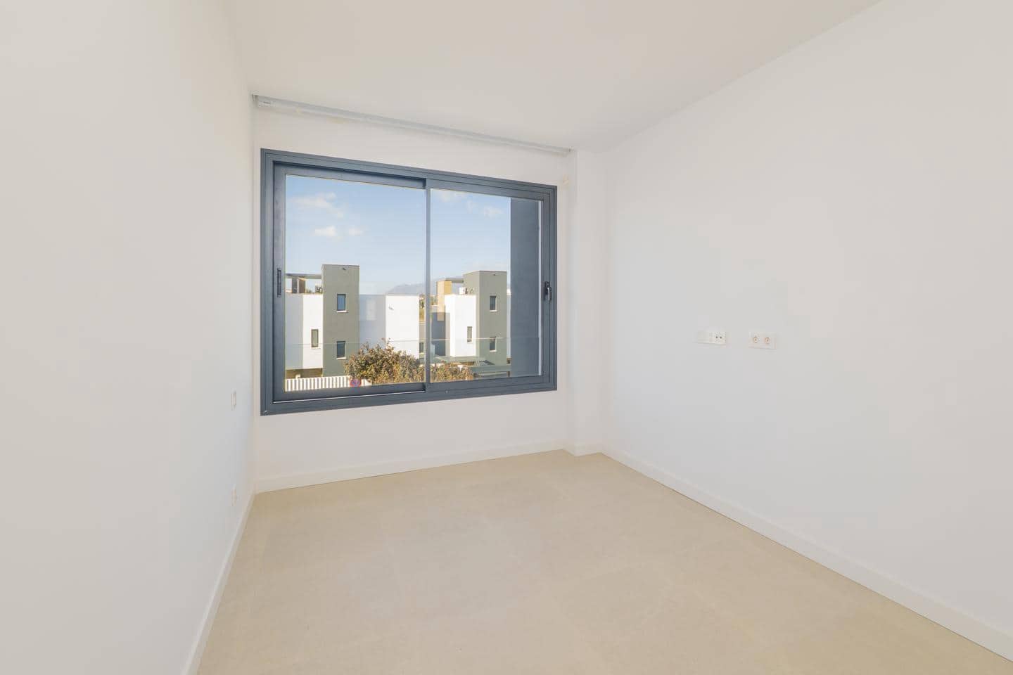 3 slaapkamer Villa te koop in Estepona met zwembad garage - € 1.050.000 (Ref: 9575359)