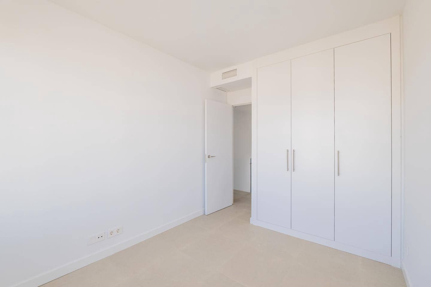 3 slaapkamer Villa te koop in Estepona met zwembad garage - € 1.050.000 (Ref: 9575359)