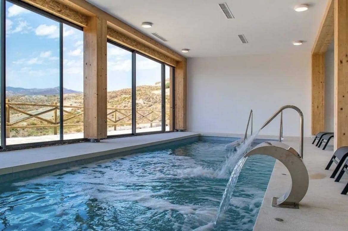 3 bedroom Flat for sale in Benahavis with pool garage - € 575,000 (Ref: 9579980)