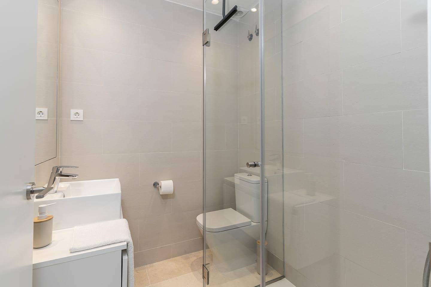 3 bedroom Flat for sale in Benahavis with pool garage - € 575,000 (Ref: 9579980)