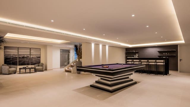 7 soverom Villa til salgs i La Quinta, Benahavís med svømmebasseng garasje - € 13 500 000 (Ref: 9596790)