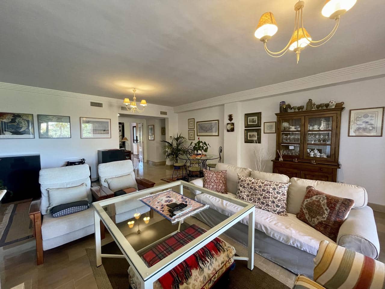 Piso de 2 habitaciones en Sotogrande en venta con piscina garaje - 465.000 € (Ref: 9611155)