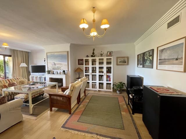 Piso de 2 habitaciones en Sotogrande Alto, San Roque en venta con piscina garaje - 465.000 € (Ref: 9611155)