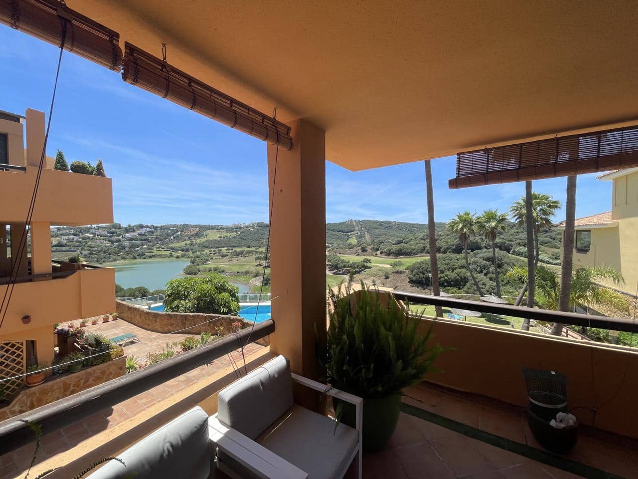 Piso de 2 habitaciones en Sotogrande en venta con piscina garaje - 465.000 € (Ref: 9611155)