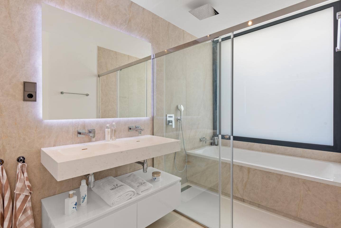 5 soveværelse Villa til salg i Marbella med swimmingpool garage - € 2.395.000 (Ref: 9628056)