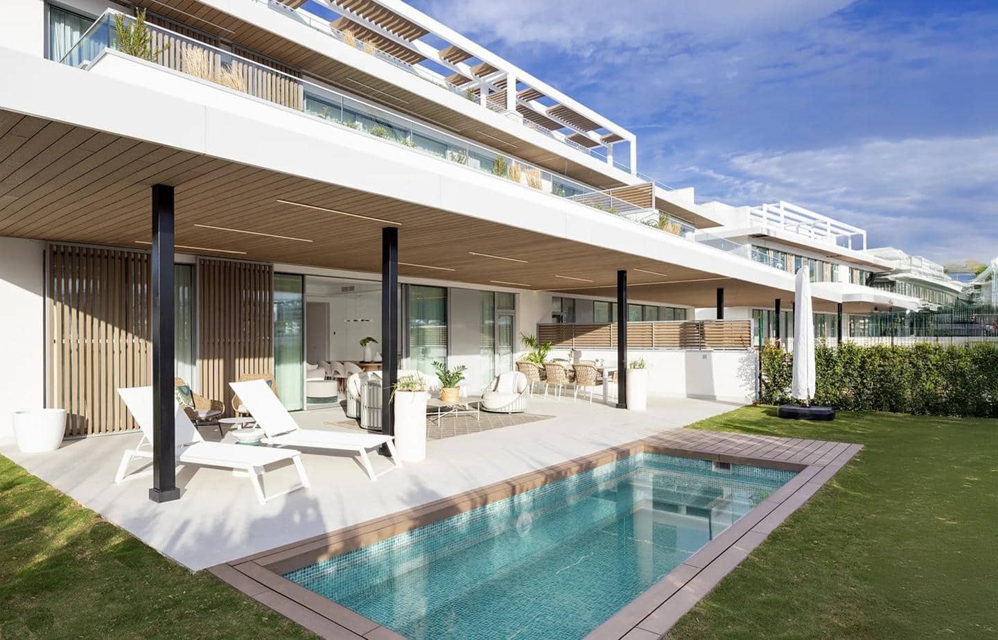 4 bedroom Flat for sale in Marbella with pool garage - € 1,400,000 (Ref: 9646097)