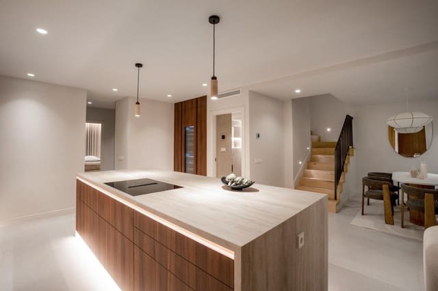 4 slaapkamer Flat te koop in Las Brisas, Marbella met zwembad garage - € 1.749.000 (Ref: 9674802)