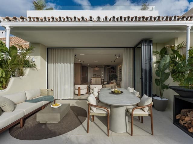 3 soveværelse Villa til salg i Las Brisas, Marbella med swimmingpool garage - € 1.550.000 (Ref: 9676404)