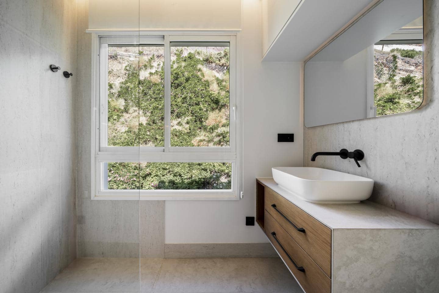 Piso de 3 habitaciones en Benahavís en venta con piscina garaje - 950.000 € (Ref: 9676406)