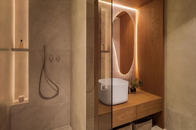 4 soverom Leilighet til salgs i Las Brisas, Marbella med svømmebasseng garasje - € 1 595 000 (Ref: 9676408)