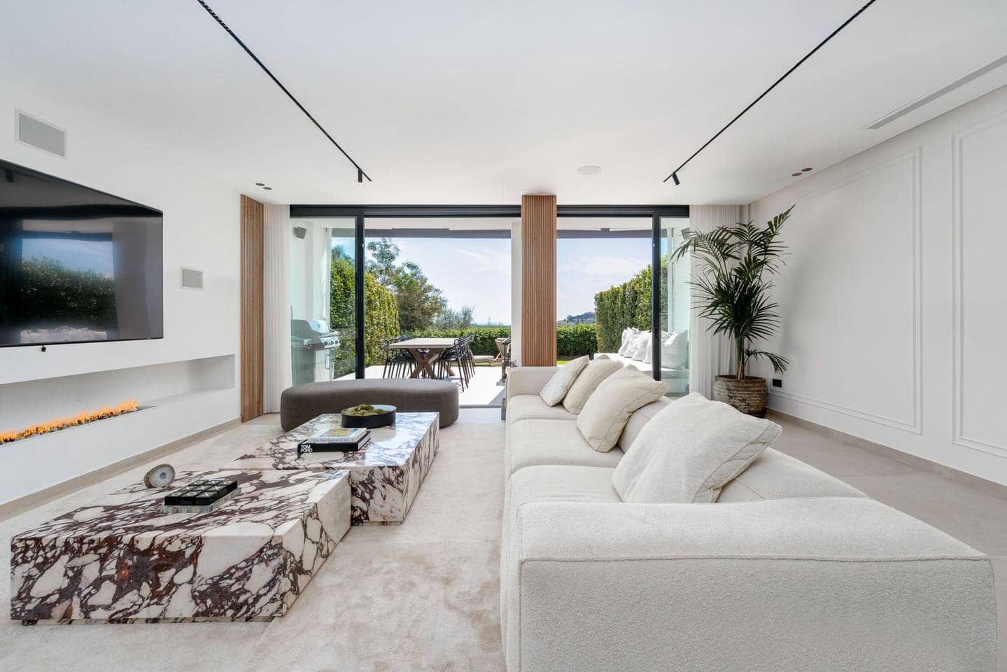 4 bedroom Flat for sale in Artola with pool garage - € 1,495,000 (Ref: 9696854)