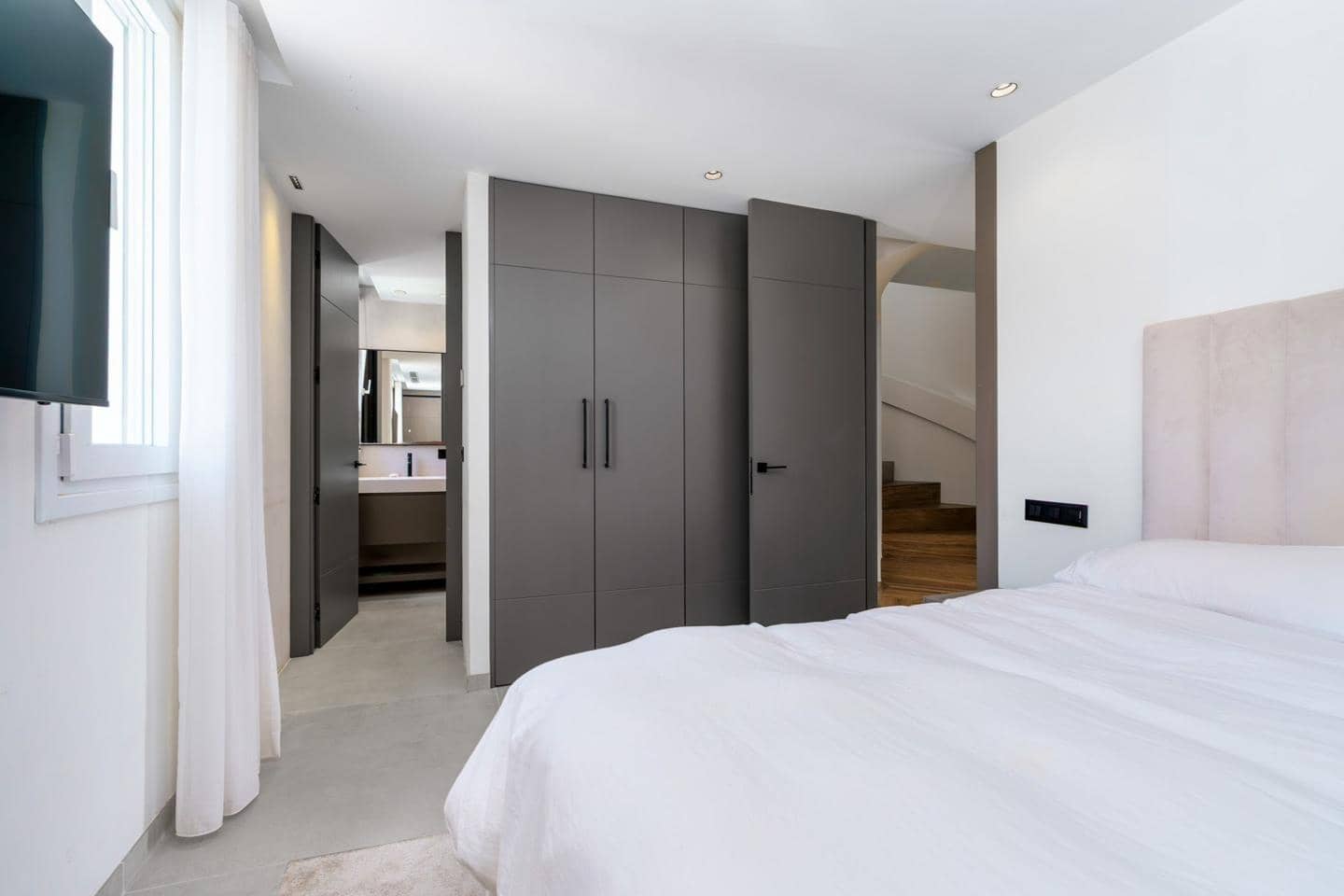 4 bedroom Flat for sale in Artola with pool garage - € 1,495,000 (Ref: 9696854)