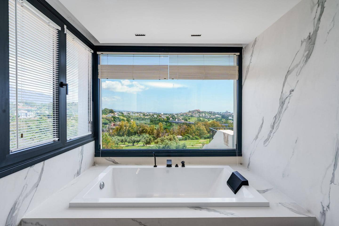 4 bedroom Flat for sale in Artola with pool garage - € 1,495,000 (Ref: 9696854)