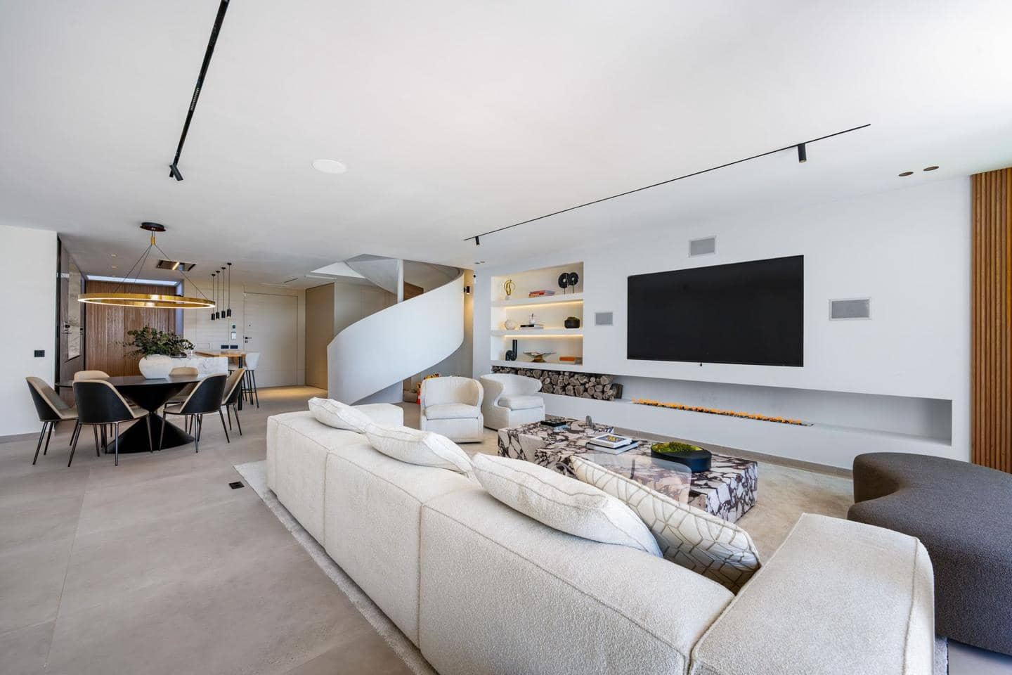 4 bedroom Flat for sale in Artola with pool garage - € 1,495,000 (Ref: 9696854)