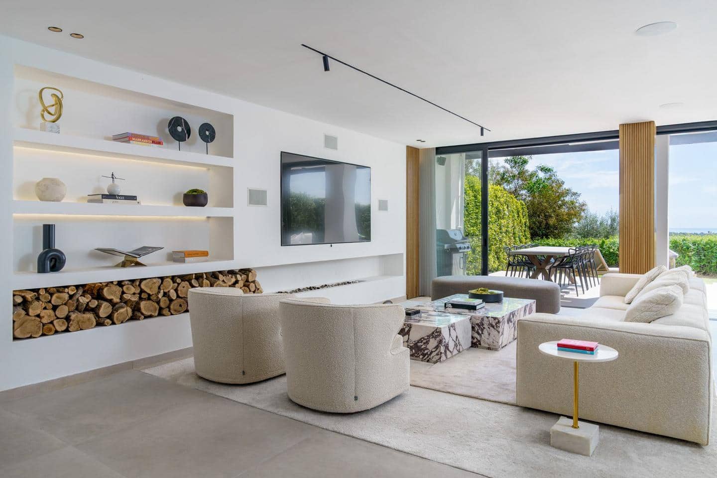 4 bedroom Flat for sale in Artola with pool garage - € 1,495,000 (Ref: 9696854)