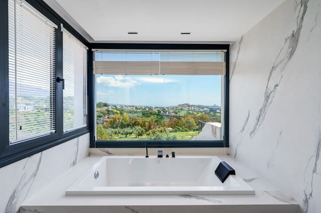 4 slaapkamer Flat te koop in Artola, Marbella met zwembad garage - € 1.495.000 (Ref: 9696854)