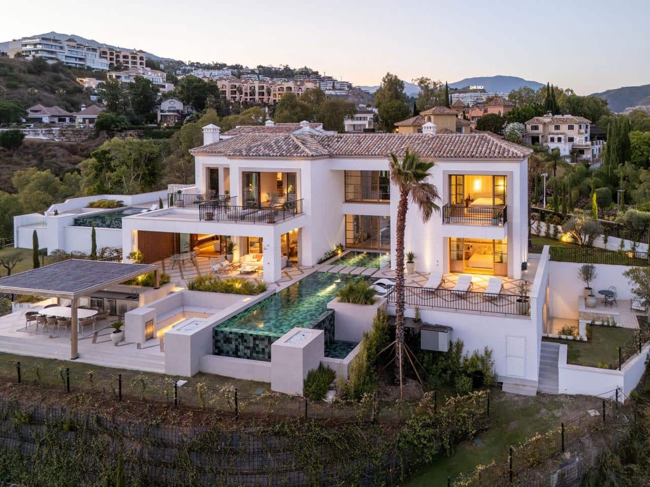 4 soverom Villa til salgs i Benahavis med svømmebasseng garasje - € 8 750 000 (Ref: 9696855)