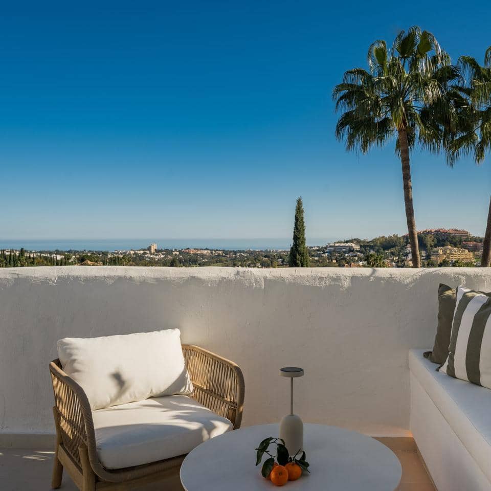 3 bedroom Flat for sale in Marbella with pool garage - € 1,695,000 (Ref: 9697733)