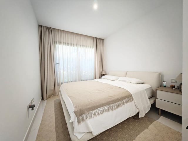 Piso de 3 habitaciones en Nueva Atalaya, Estepona en venta con piscina garaje - 799.000 € (Ref: 9706104)