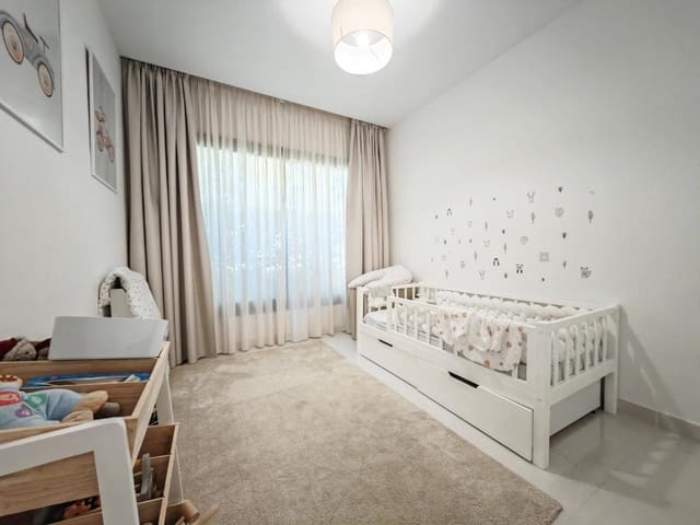 Piso de 3 habitaciones en Nueva Atalaya, Estepona en venta con piscina garaje - 799.000 € (Ref: 9706104)