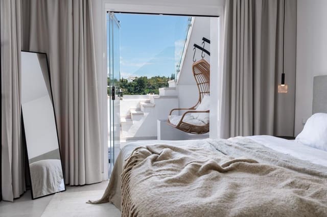 Piso de 3 habitaciones en La Quinta, Benahavís en venta con piscina garaje - 1.195.000 € (Ref: 9706151)