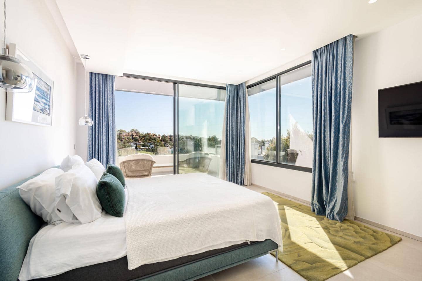 4 sypialnia Willa na sprzedaż w El Paraiso z basenem garażem - 1 995 000 € (Ref: 9724895)