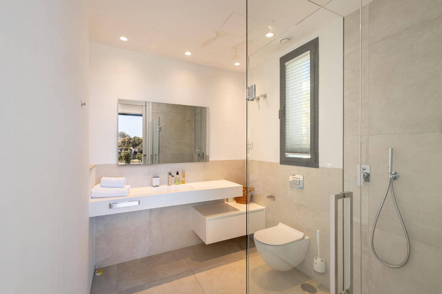 4 sypialnia Willa na sprzedaż w El Paraiso z basenem garażem - 1 995 000 € (Ref: 9724895)