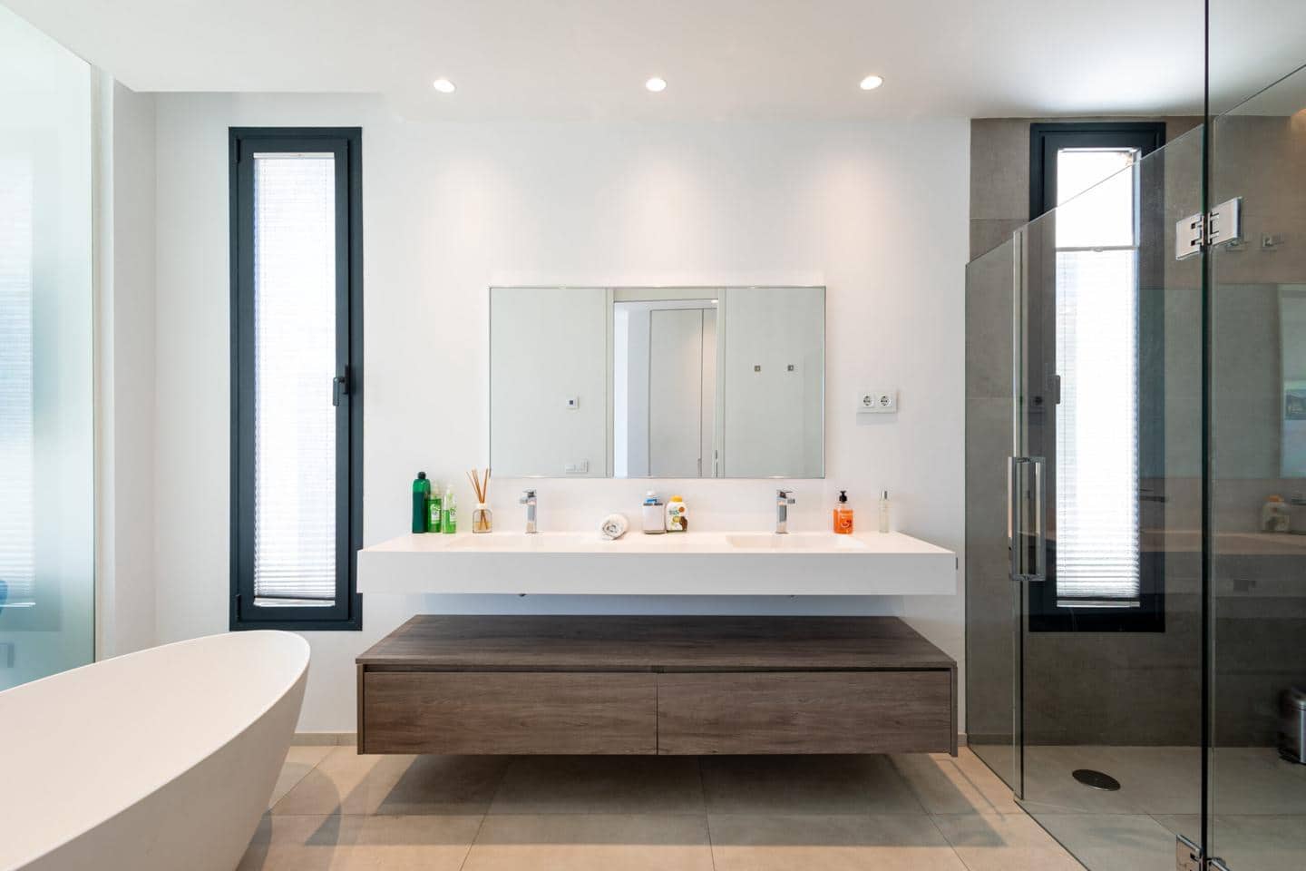 4 sypialnia Willa na sprzedaż w El Paraiso z basenem garażem - 1 995 000 € (Ref: 9724895)