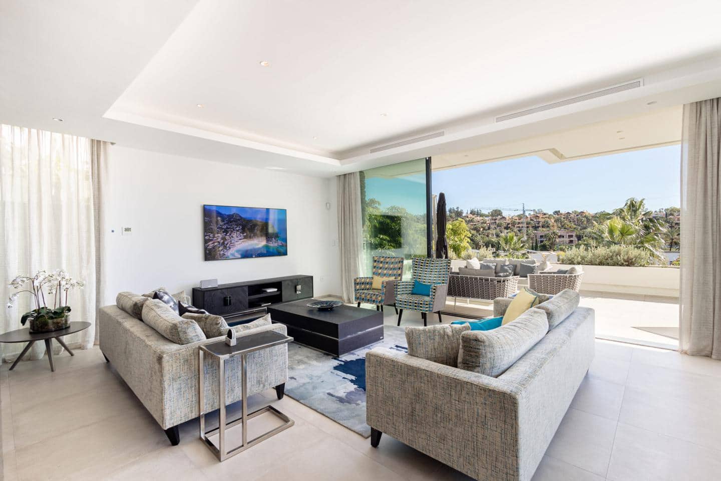 4 sypialnia Willa na sprzedaż w El Paraiso z basenem garażem - 1 995 000 € (Ref: 9724895)