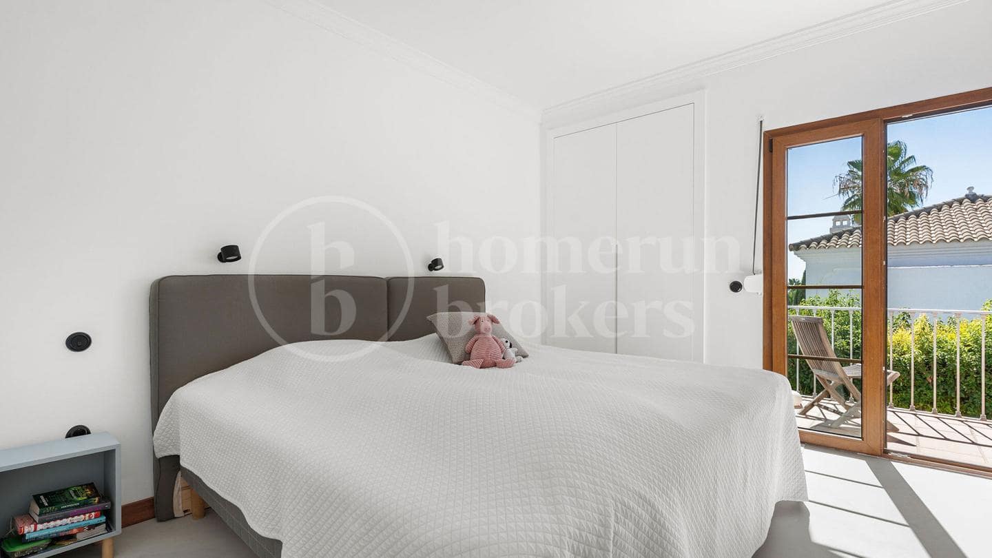 4 slaapkamer Villa te koop in Estepona met zwembad garage - € 1.690.000 (Ref: 9733444)