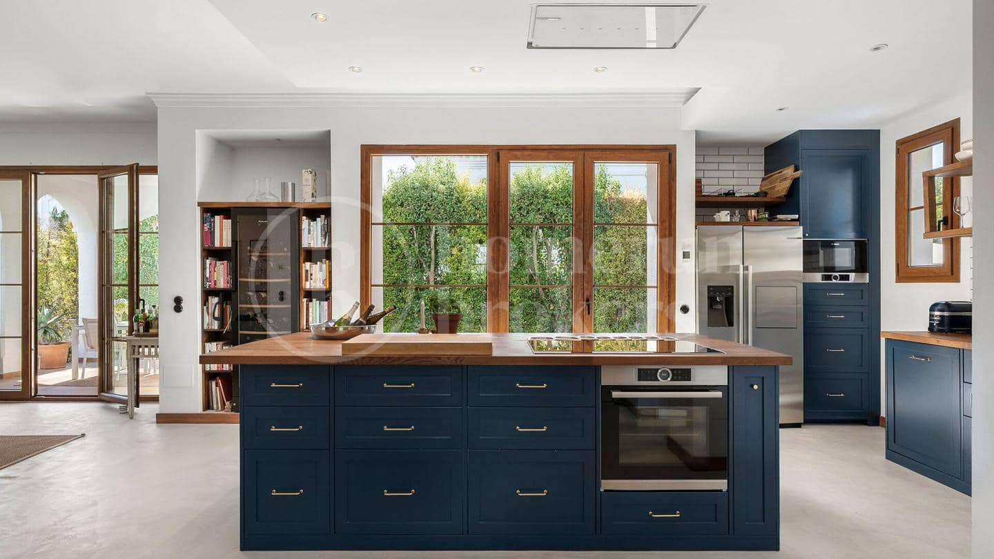 4 slaapkamer Villa te koop in Estepona met zwembad garage - € 1.690.000 (Ref: 9733444)