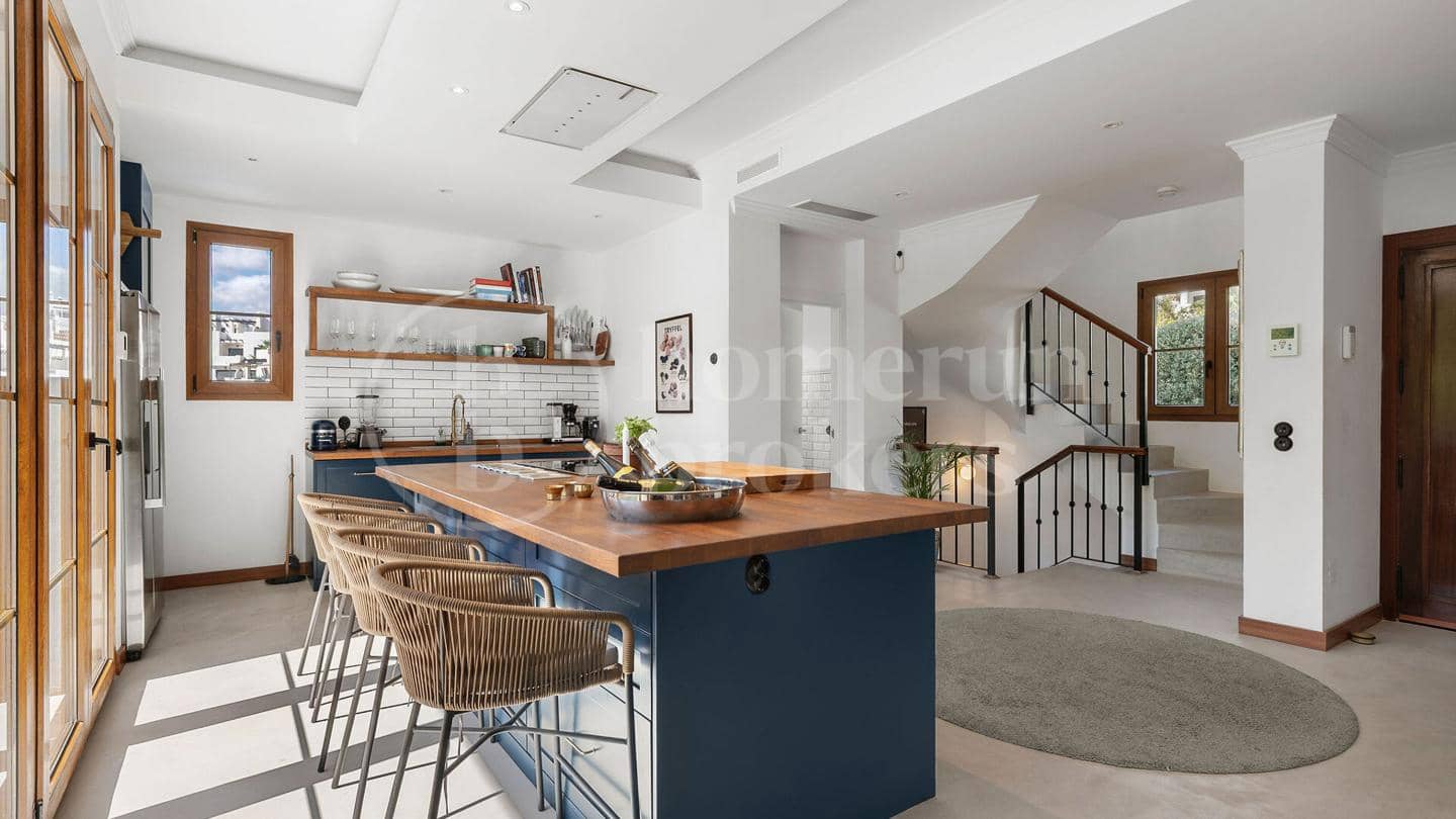 4 slaapkamer Villa te koop in Estepona met zwembad garage - € 1.690.000 (Ref: 9733444)