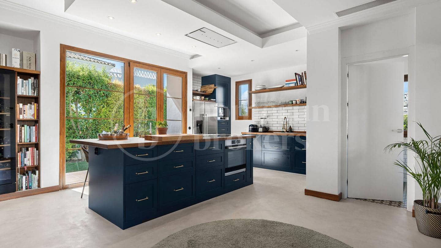 4 slaapkamer Villa te koop in Estepona met zwembad garage - € 1.690.000 (Ref: 9733444)