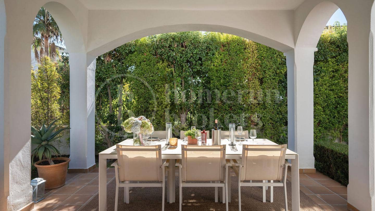 4 slaapkamer Villa te koop in Estepona met zwembad garage - € 1.690.000 (Ref: 9733444)