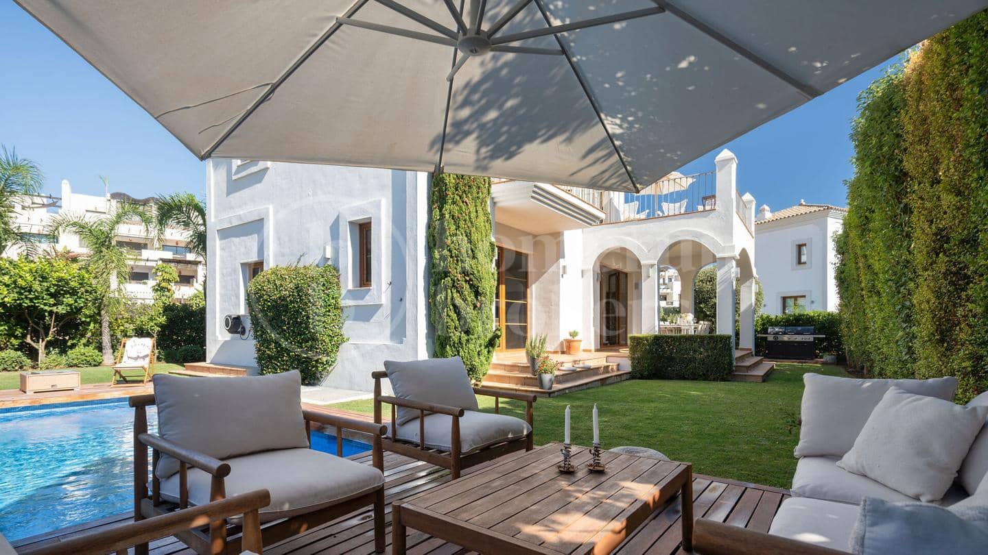 4 slaapkamer Villa te koop in Estepona met zwembad garage - € 1.690.000 (Ref: 9733444)