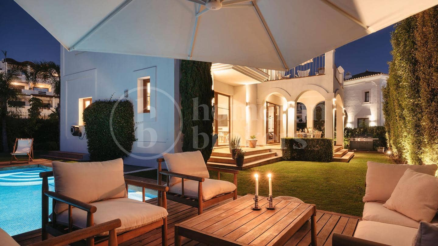 4 slaapkamer Villa te koop in Estepona met zwembad garage - € 1.690.000 (Ref: 9733444)