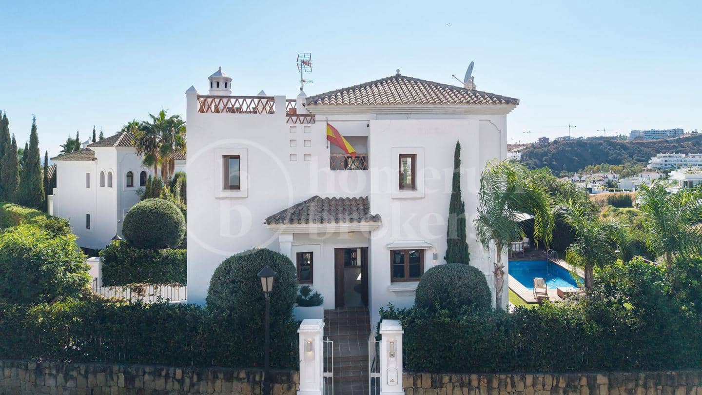 4 slaapkamer Villa te koop in Estepona met zwembad garage - € 1.690.000 (Ref: 9733444)
