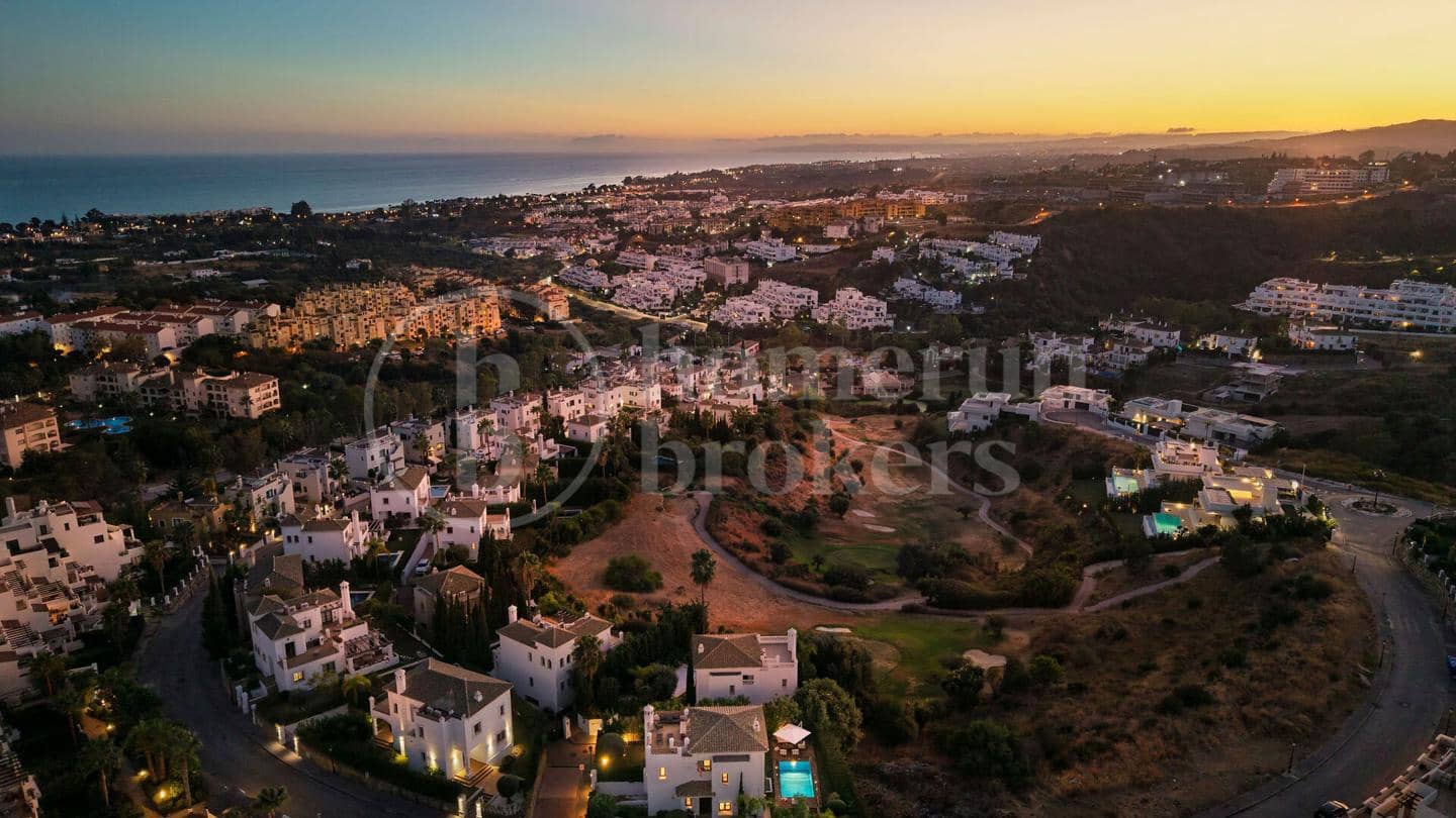 4 slaapkamer Villa te koop in Estepona met zwembad garage - € 1.690.000 (Ref: 9733444)