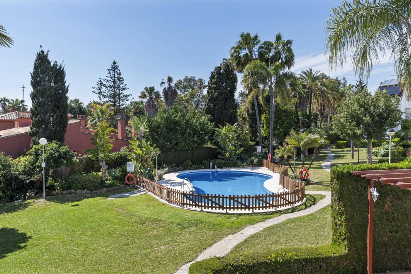 3 slaapkamer Villa te koop in Estepona met zwembad - € 619.000 (Ref: 9737045)