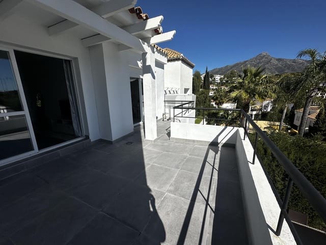 2 chambre Appartement à vendre à Los Naranjos, Marbella avec piscine garage - 460 000 € (Ref: 9772059)