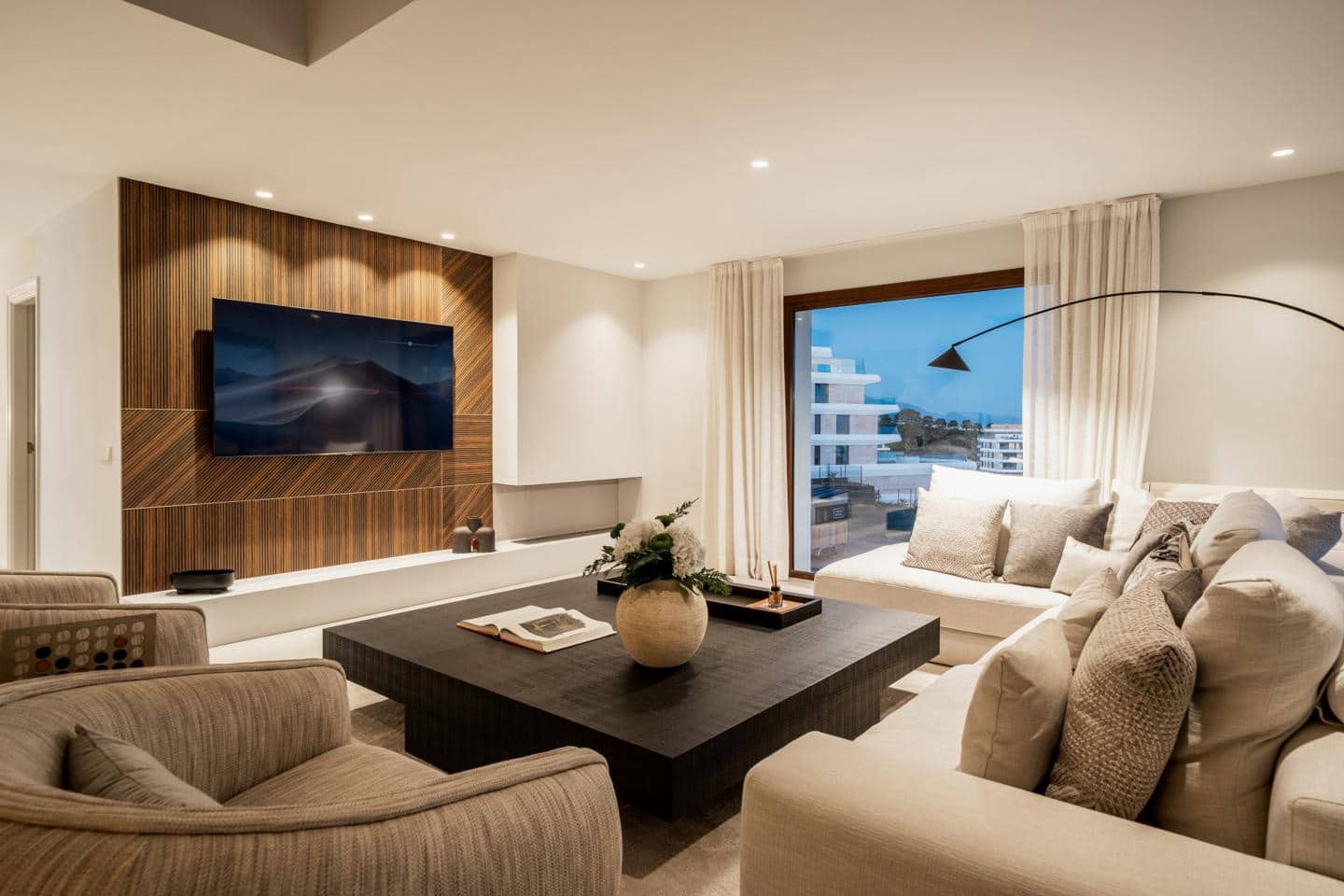 5 slaapkamer Villa te koop in New Golden Mile met zwembad garage - € 2.195.000 (Ref: 9778945)