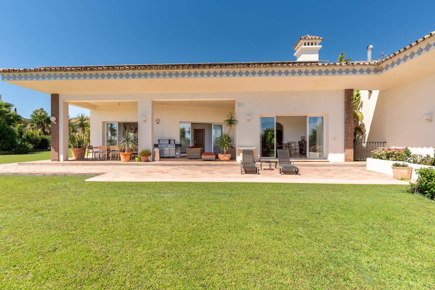 5 sovrum Villa till salu i Benahavis med pool garage - 4 499 000 € (Ref: 9782382)
